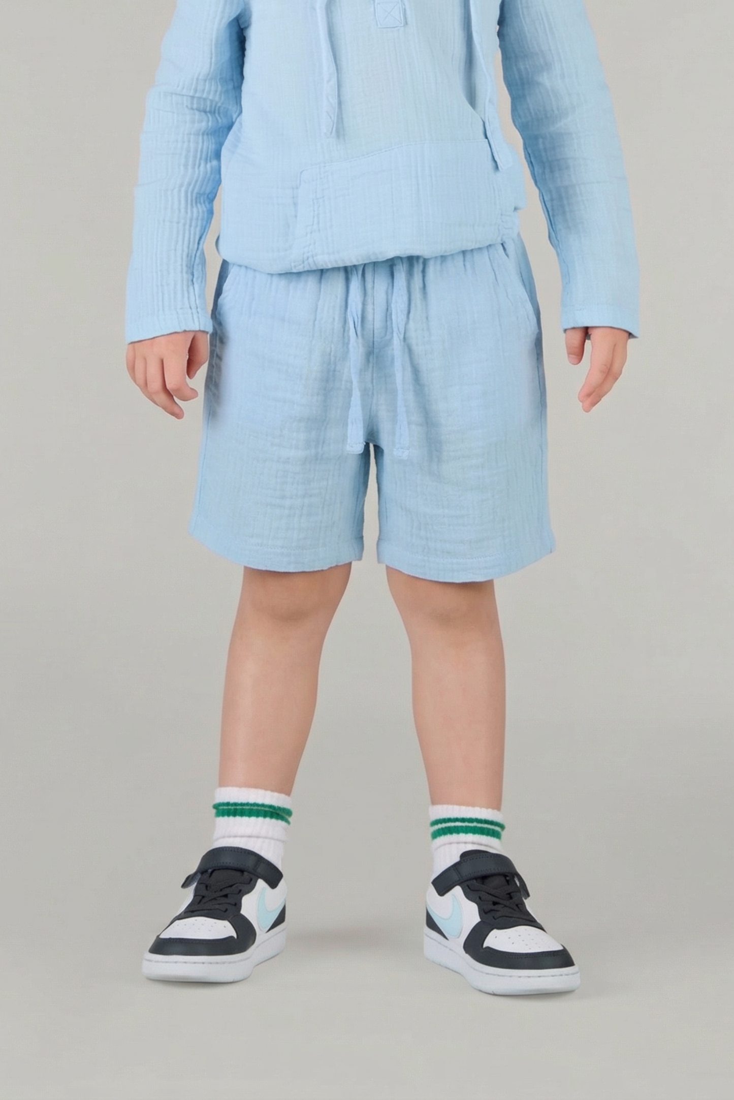 Шорты с карманами на шнуровке