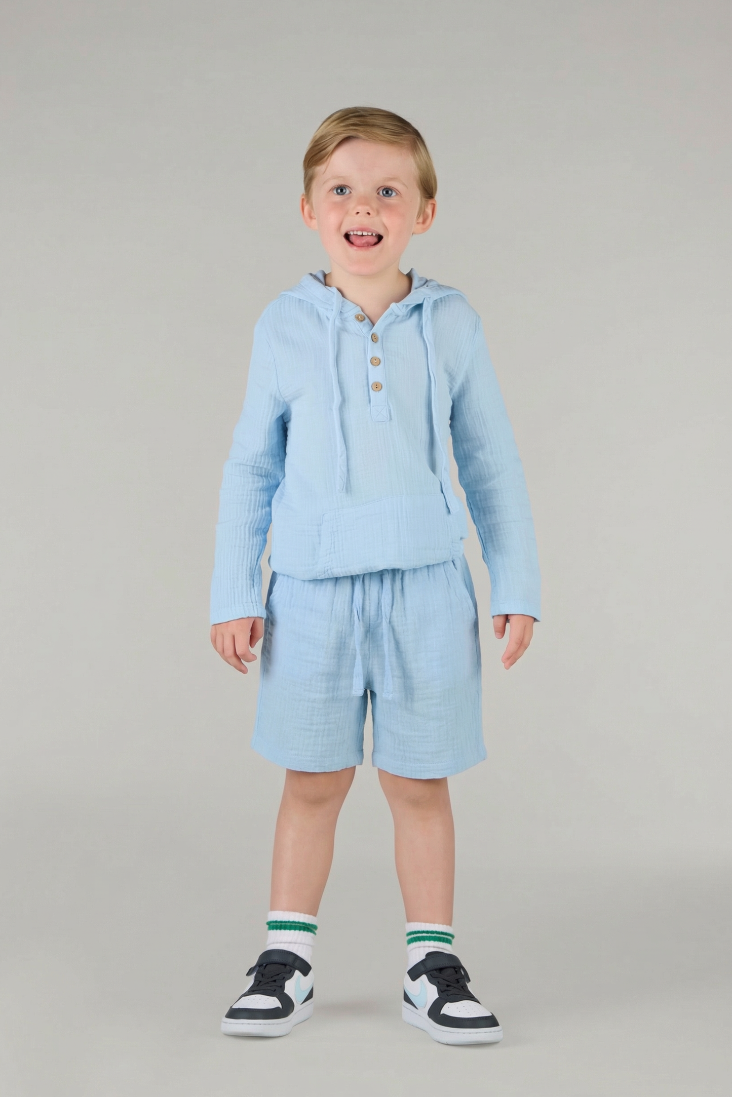 Шорты с карманами на шнуровке