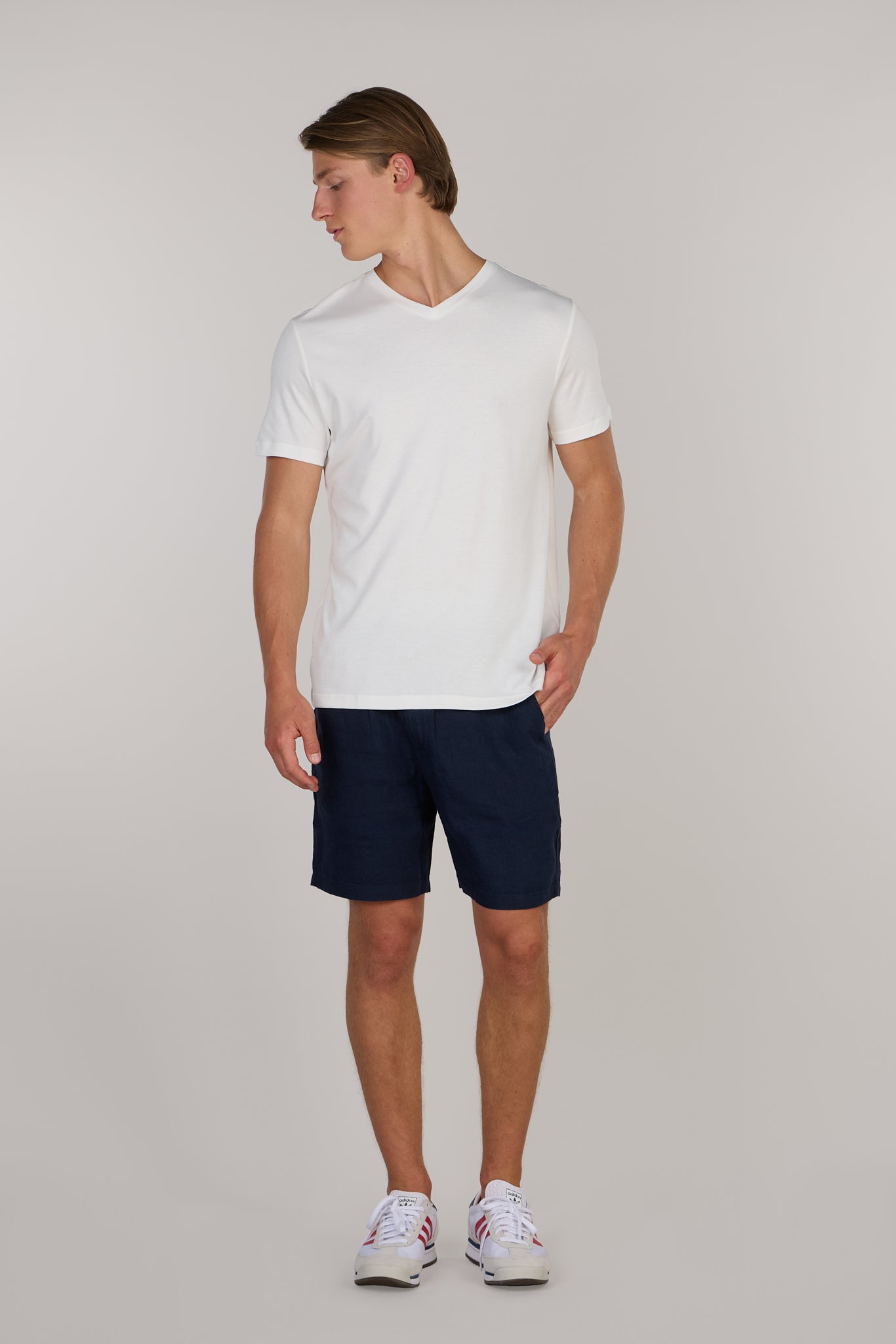 Мягкая хлопковая футболка премиум-класса с V-образным вырезом