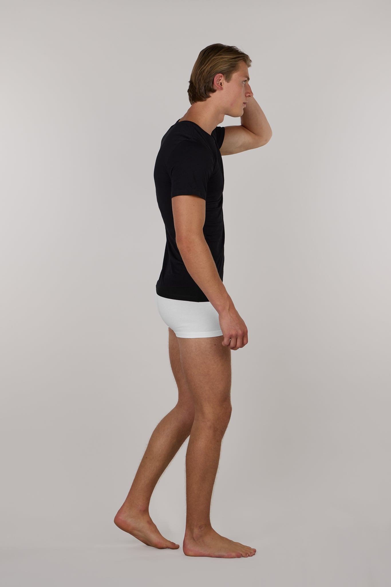 Комплект из двух мягких хлопковых маек черного цвета.