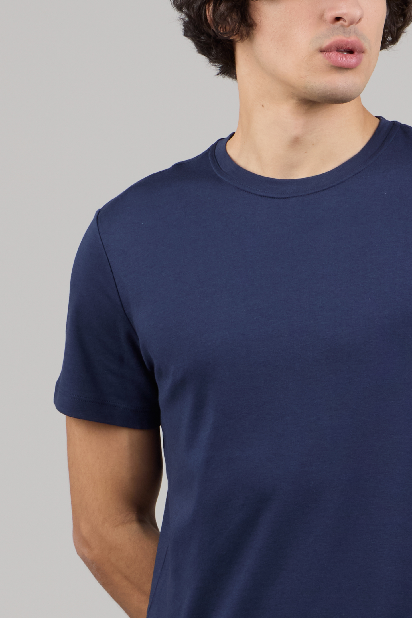 Мягкая хлопковая футболка премиум-класса с круглым вырезом