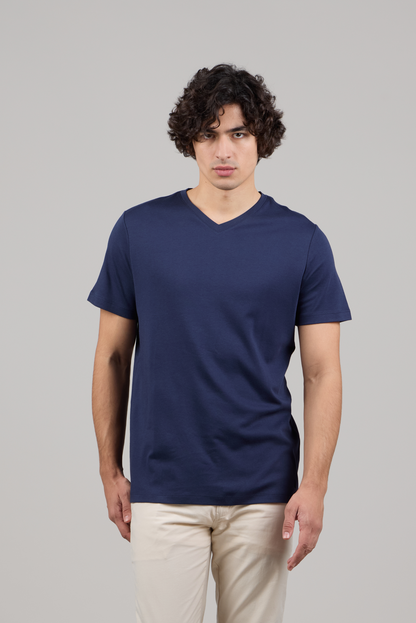 Мягкая хлопковая футболка премиум-класса с V-образным вырезом