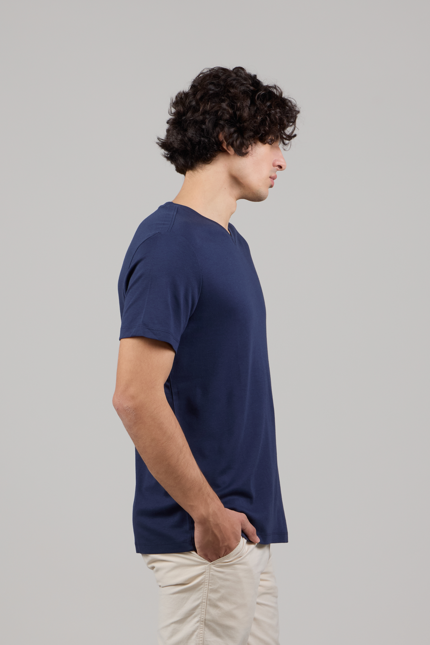 Мягкая хлопковая футболка премиум-класса с V-образным вырезом