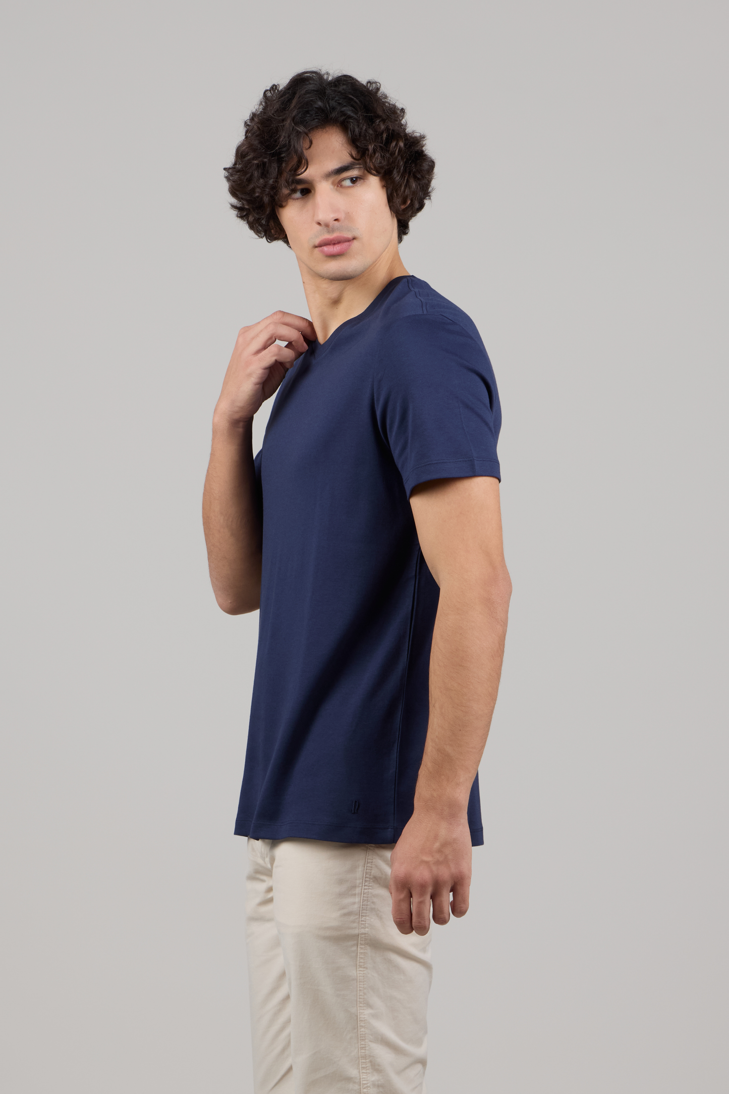 Мягкая хлопковая футболка премиум-класса с V-образным вырезом