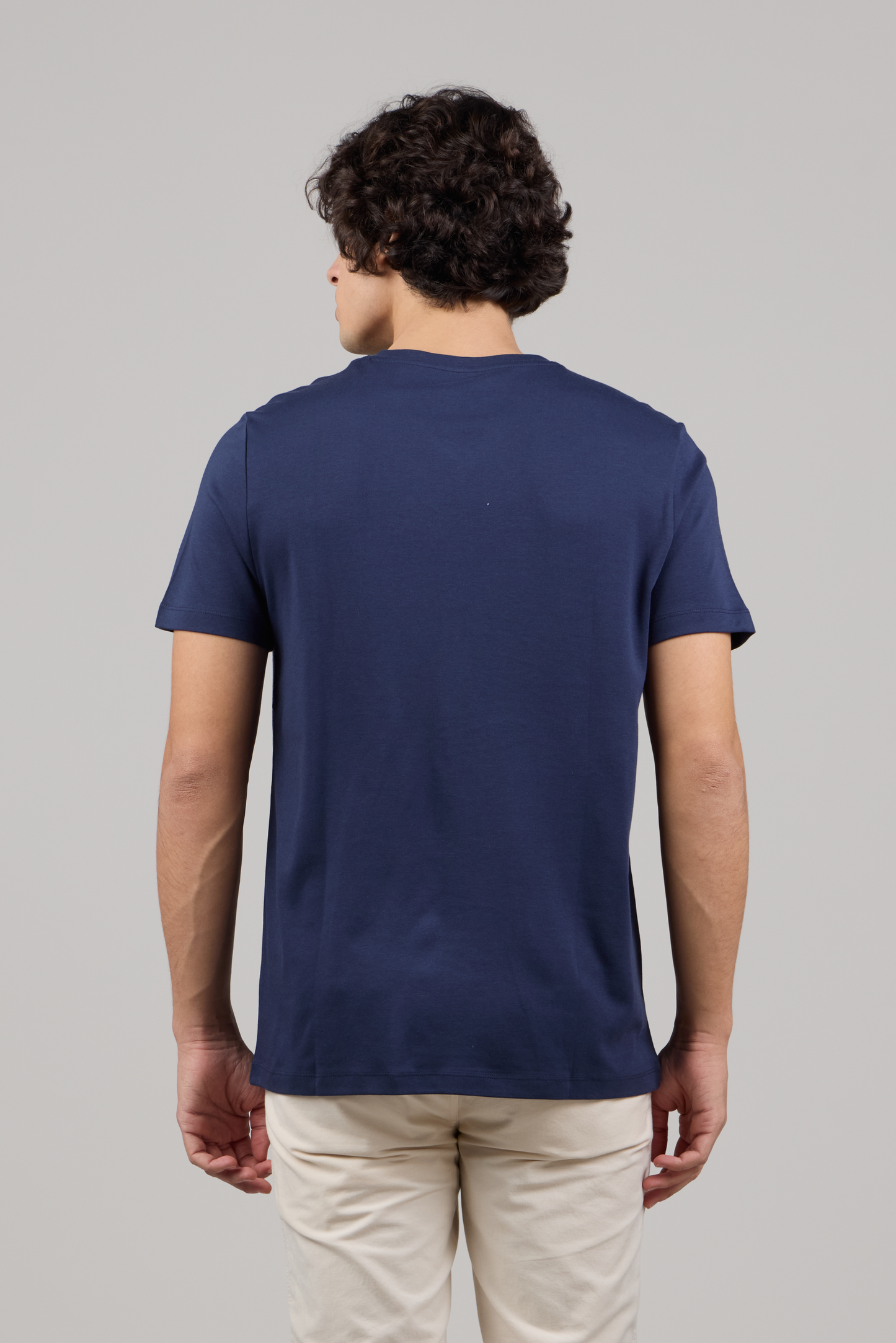 Мягкая хлопковая футболка премиум-класса с V-образным вырезом