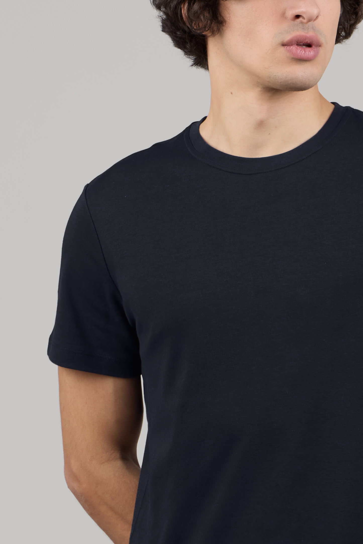 Мягкая хлопковая футболка премиум-класса с круглым вырезом