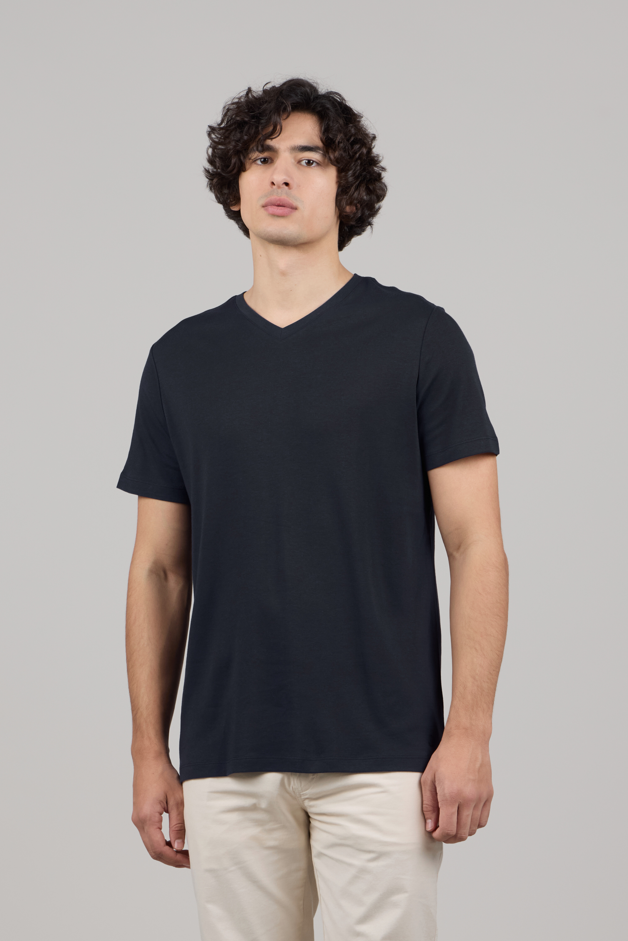 Мягкая хлопковая футболка премиум-класса с V-образным вырезом