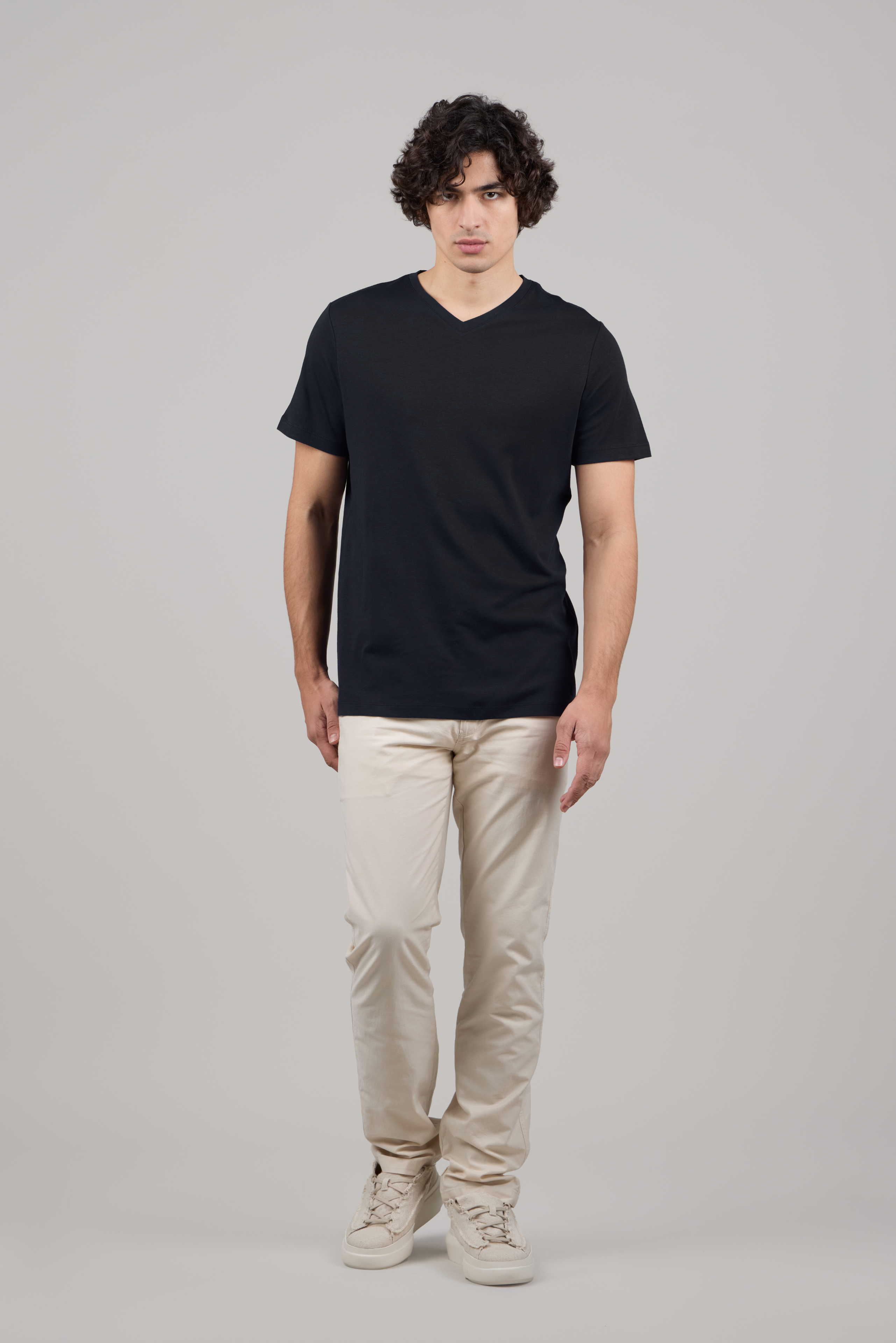 Мягкая хлопковая футболка премиум-класса с V-образным вырезом