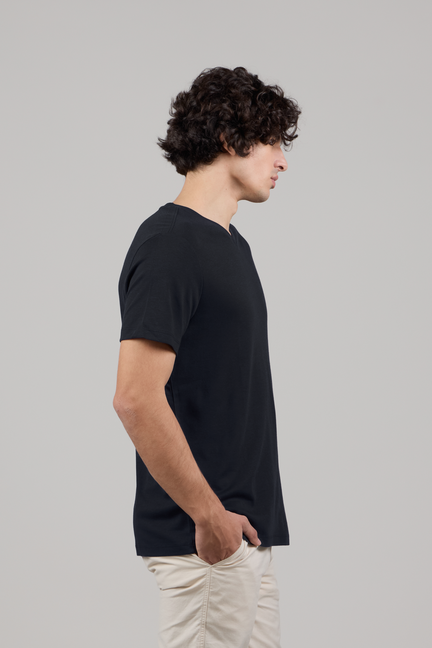 Мягкая хлопковая футболка премиум-класса с V-образным вырезом