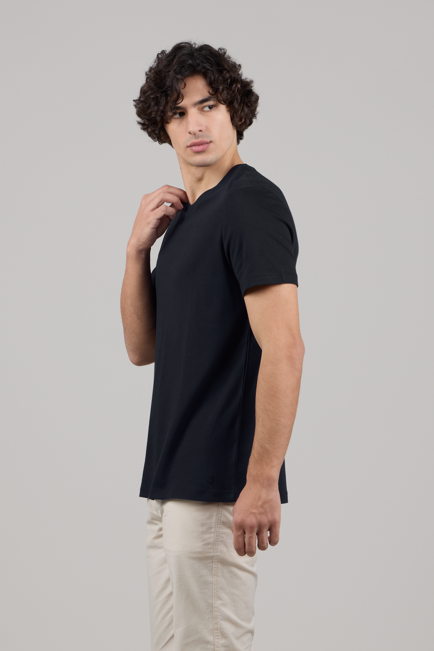 Мягкая хлопковая футболка премиум-класса с V-образным вырезом