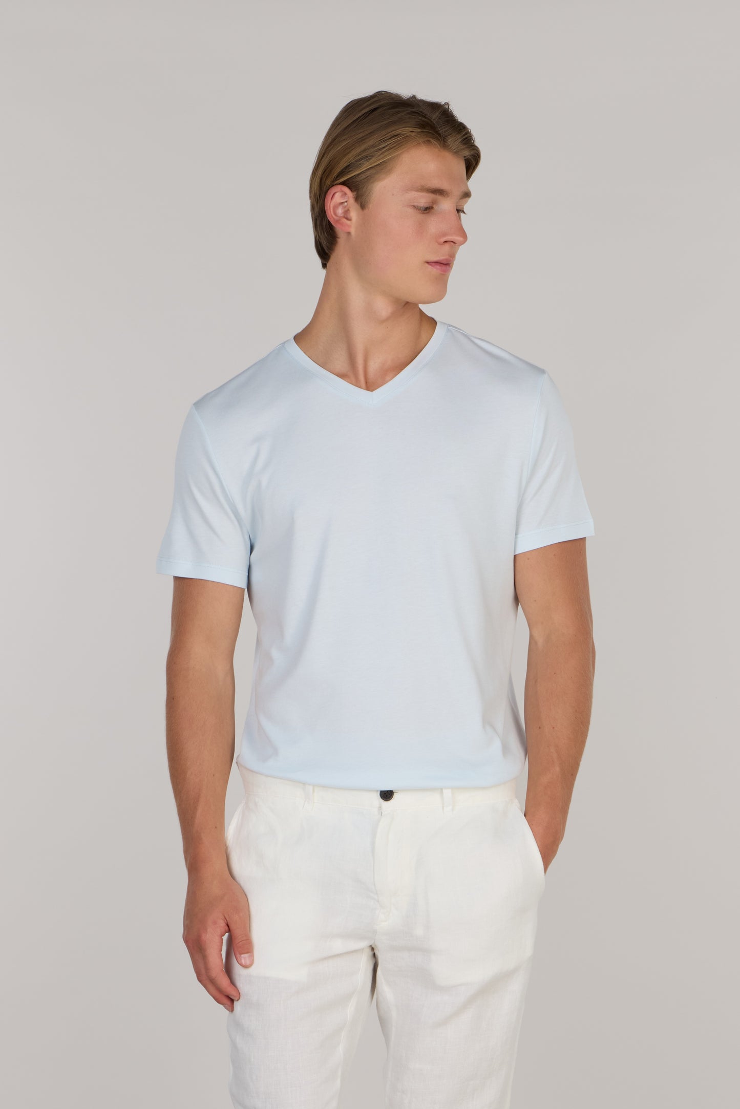 Мягкая хлопковая футболка премиум-класса с V-образным вырезом