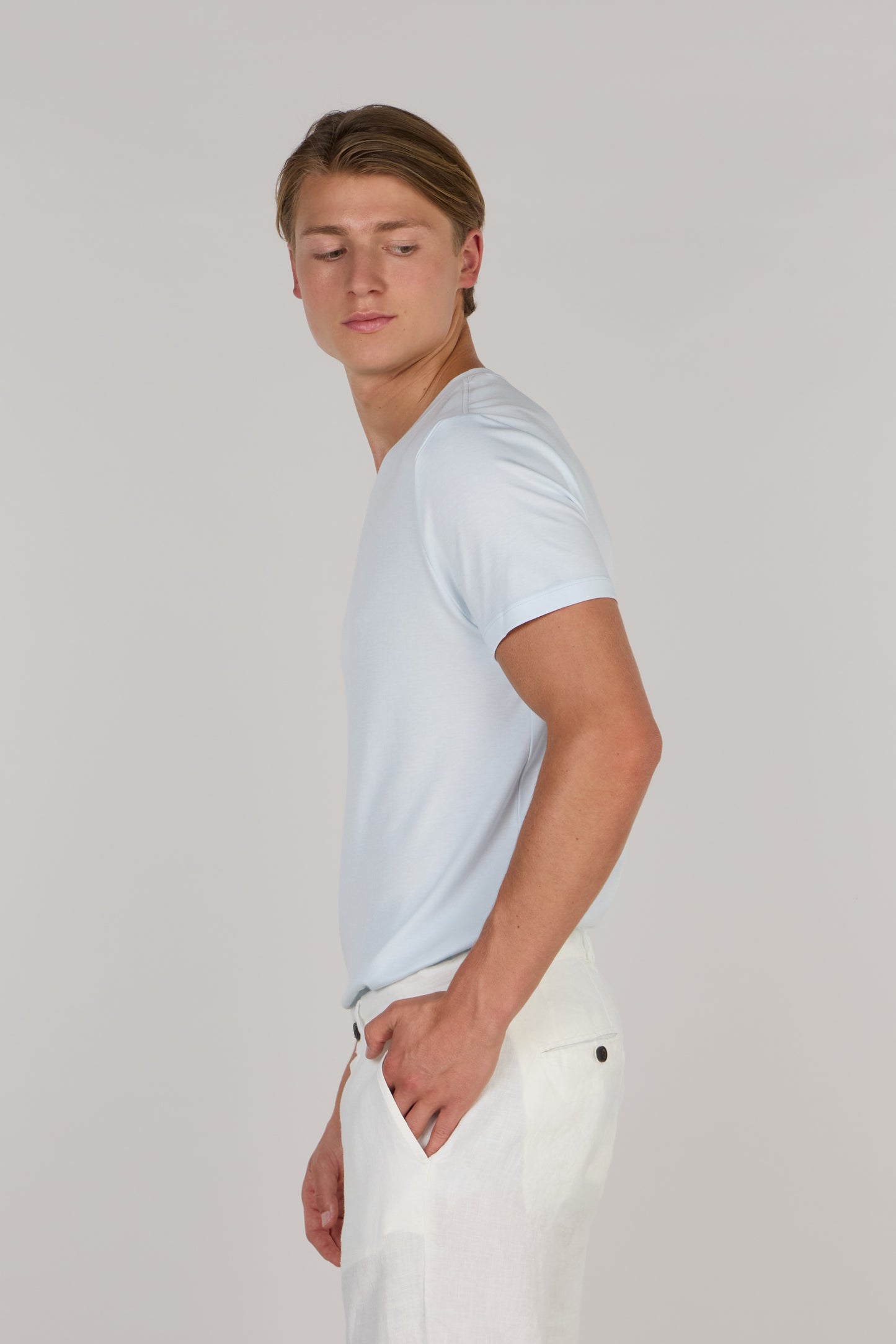 Мягкая хлопковая футболка премиум-класса с V-образным вырезом