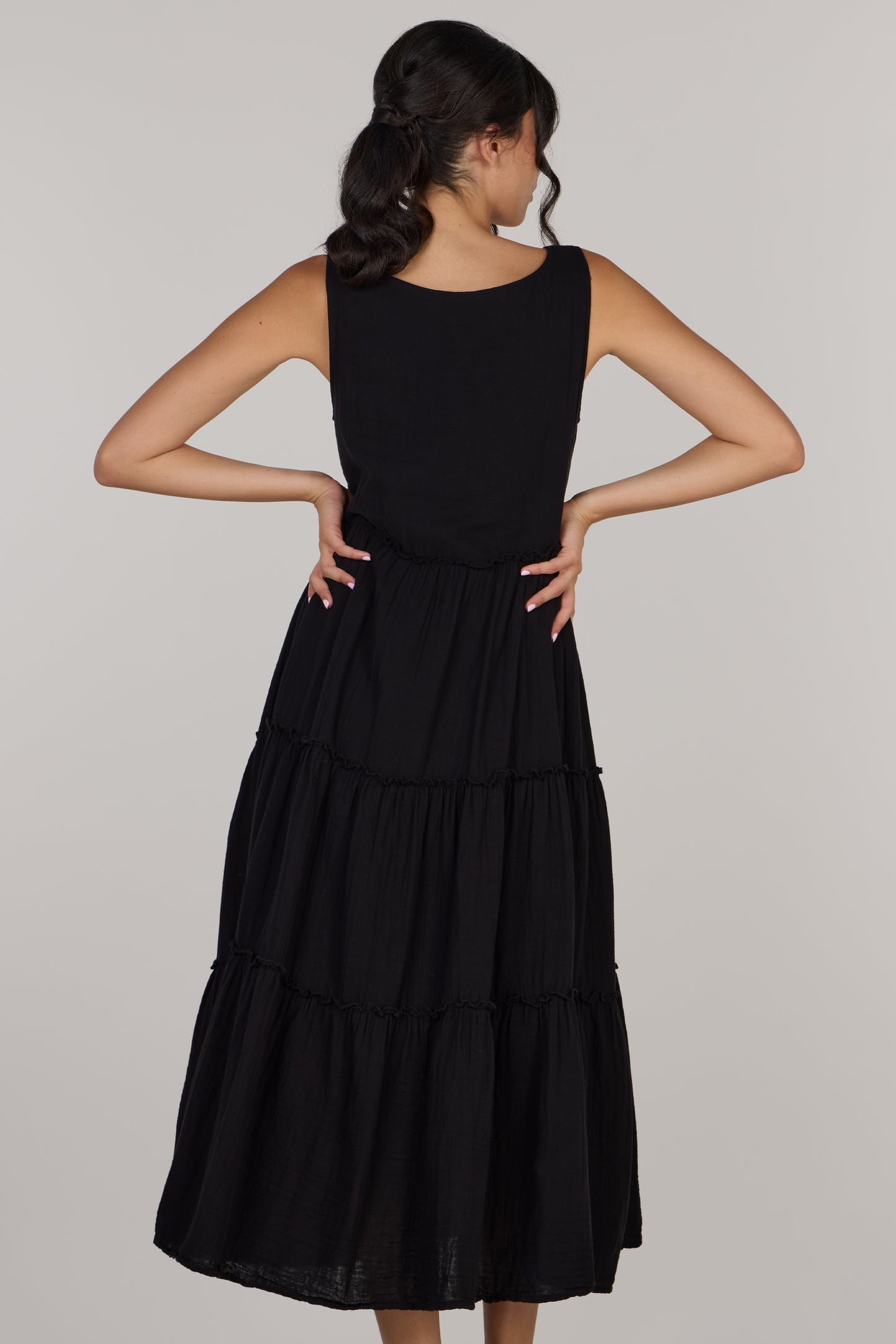 Элегантное многоярусное длинное платье