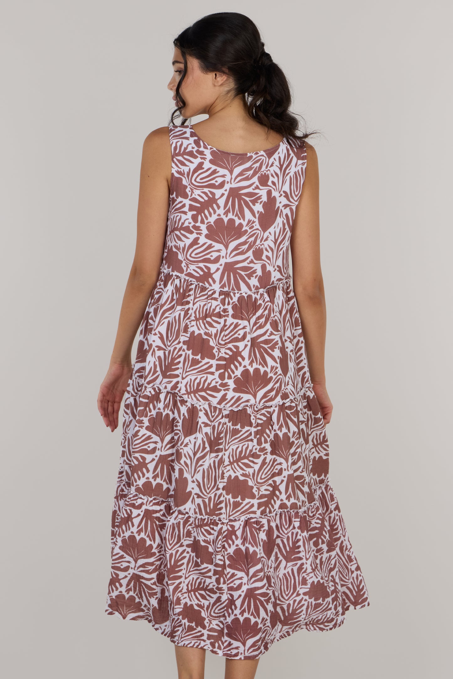 Элегантное многоярусное длинное платье