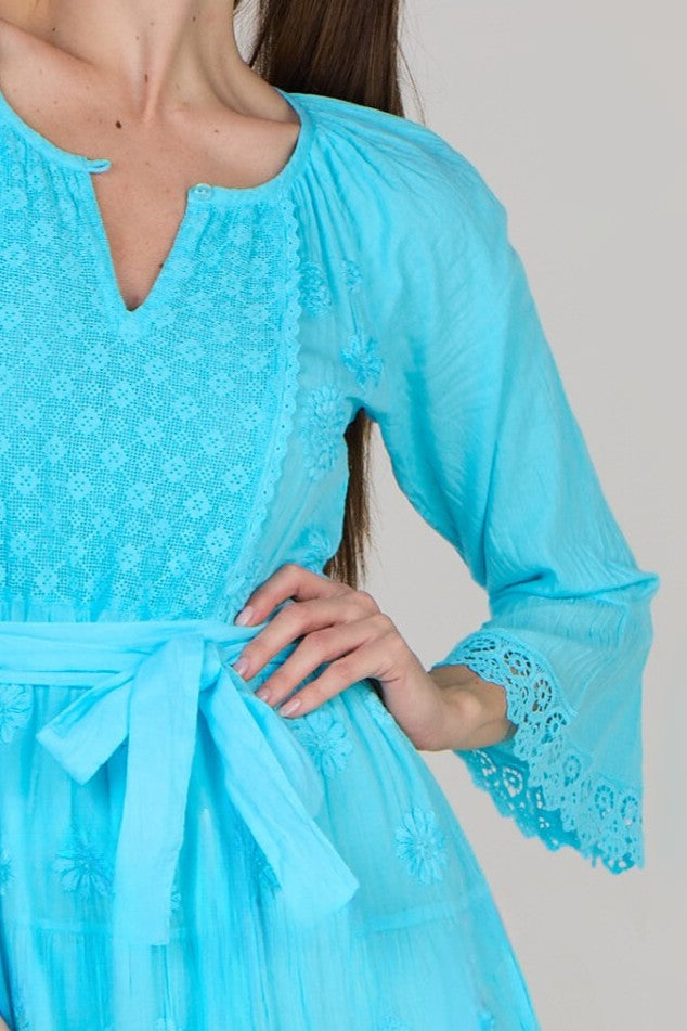 فستان مطرز بنقشة حديقة الزهور