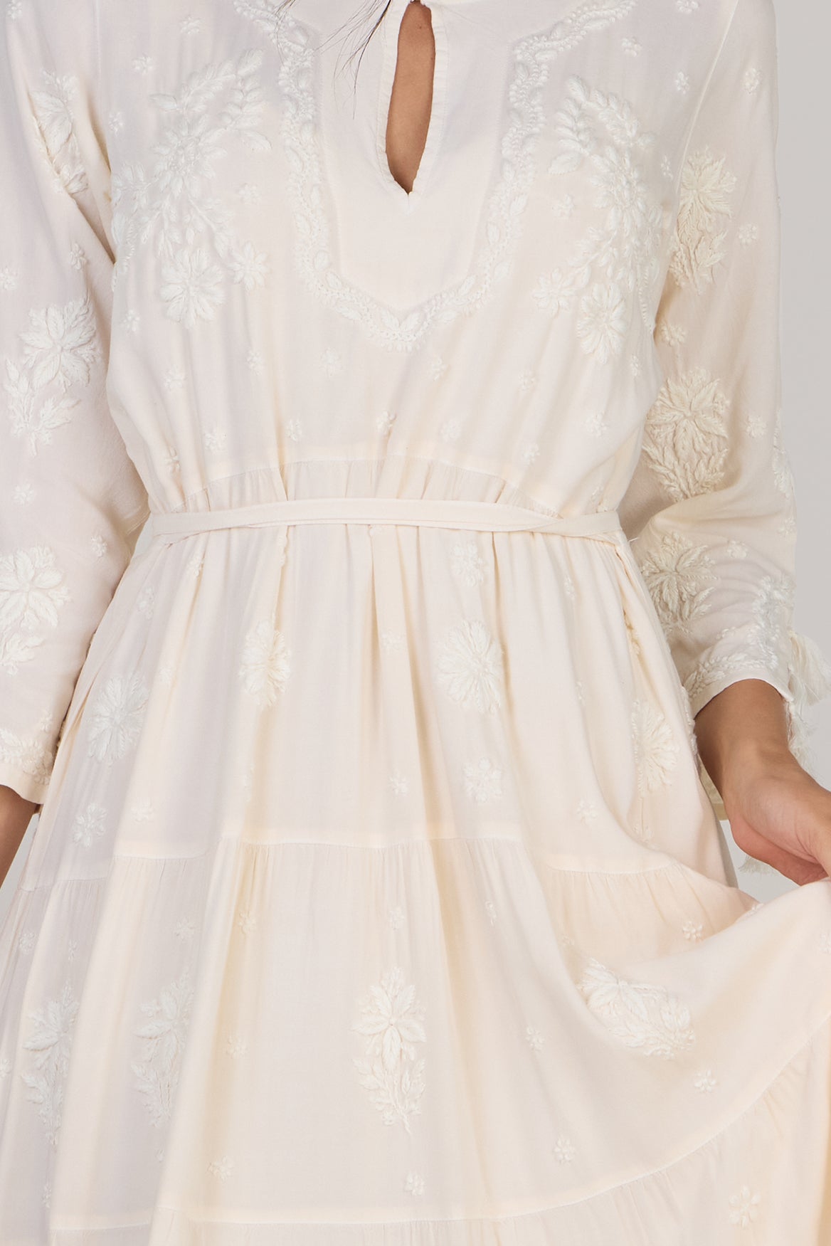 Длинное платье с помпонами