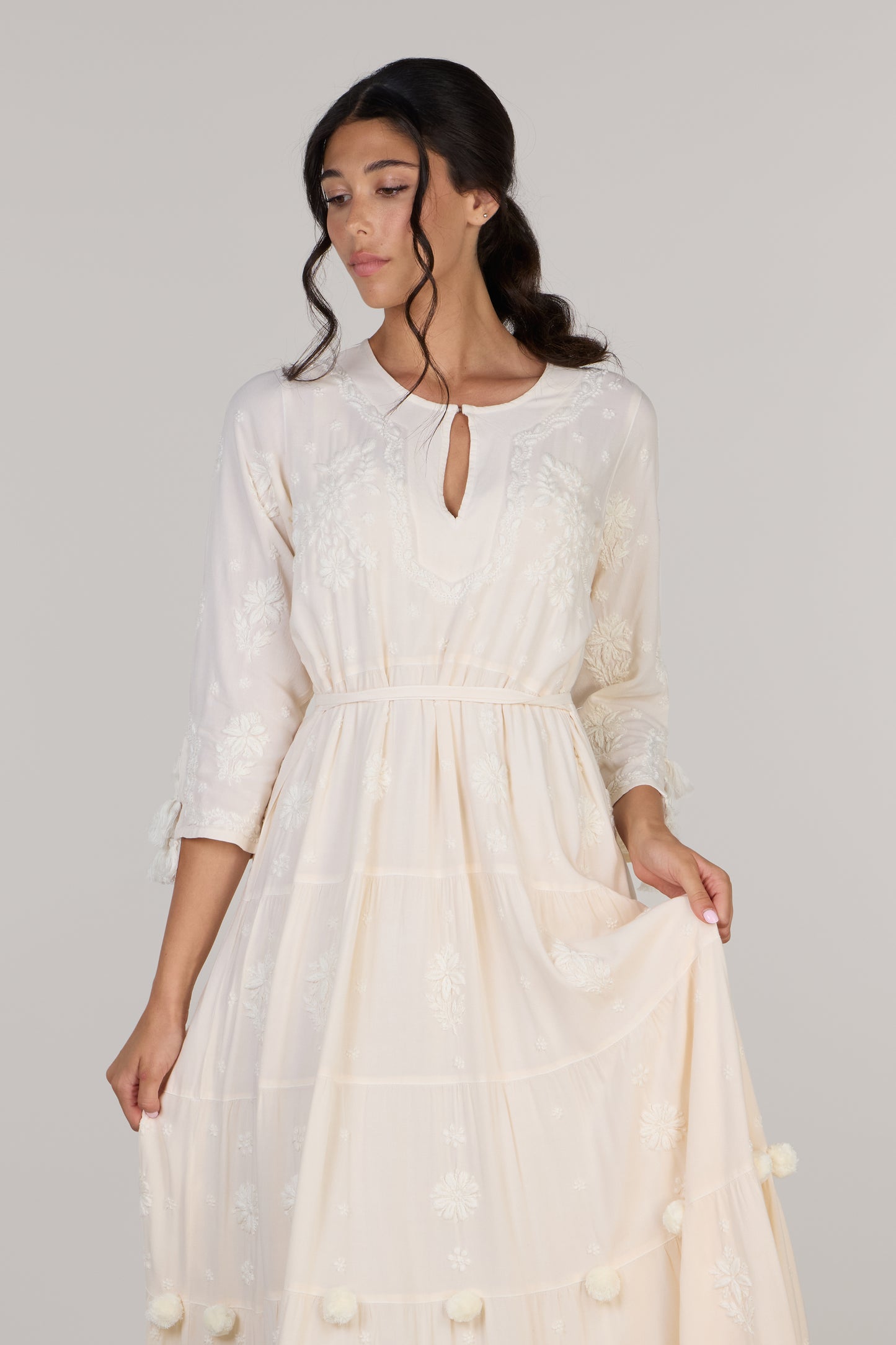 Длинное платье с помпонами