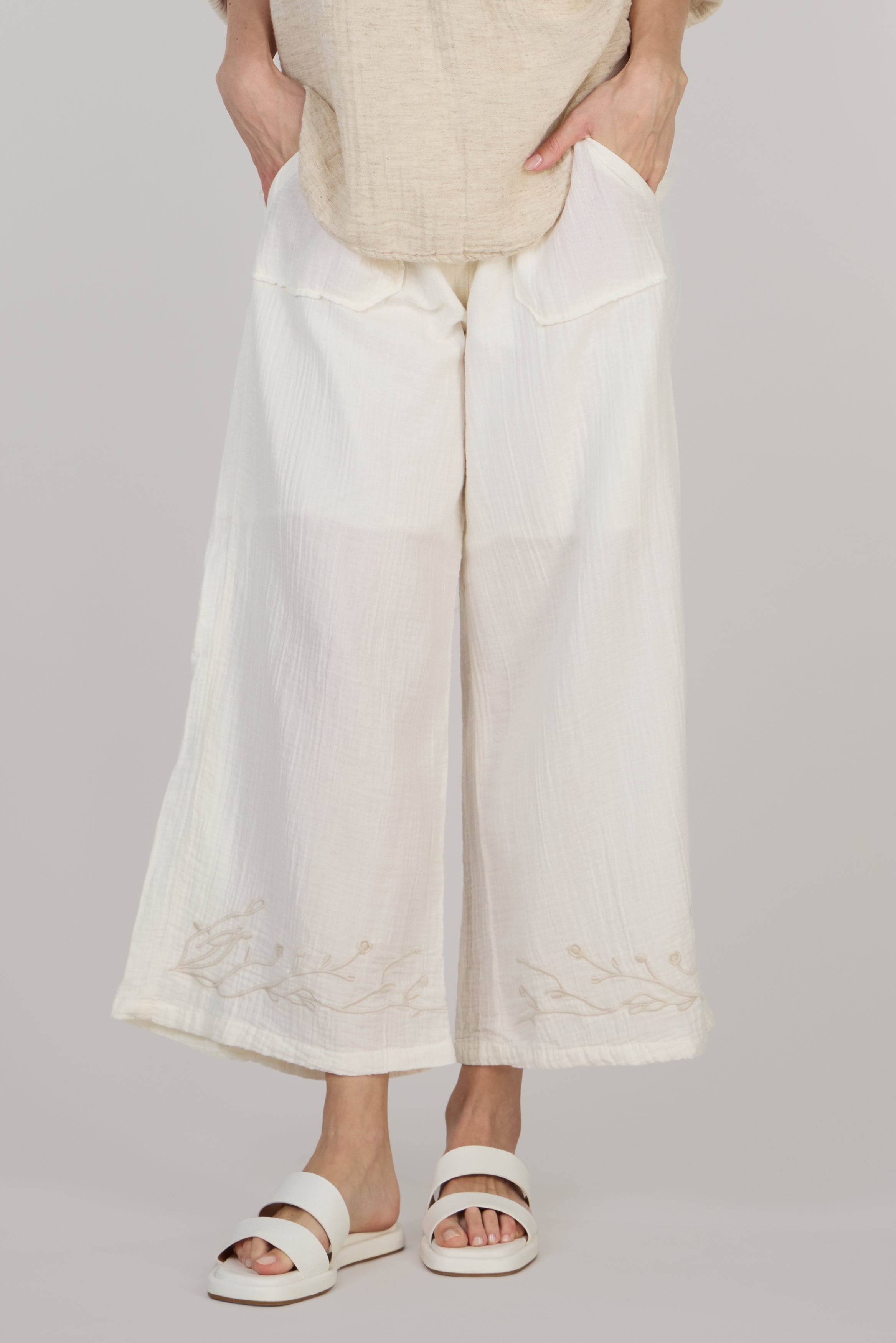 بنطلون واسع من الأسفل