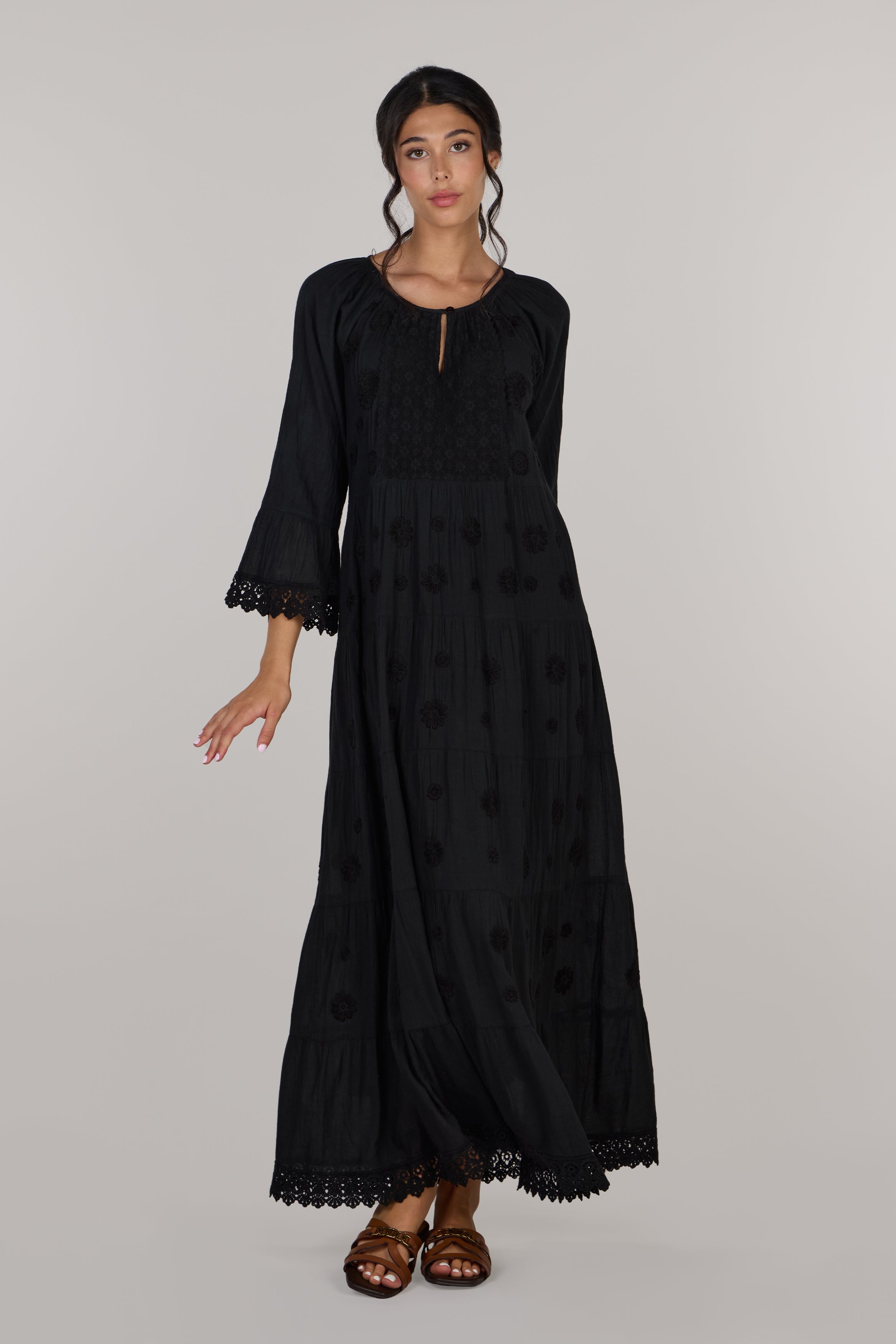 Платье с вышивкой в ​​виде цветочного сада