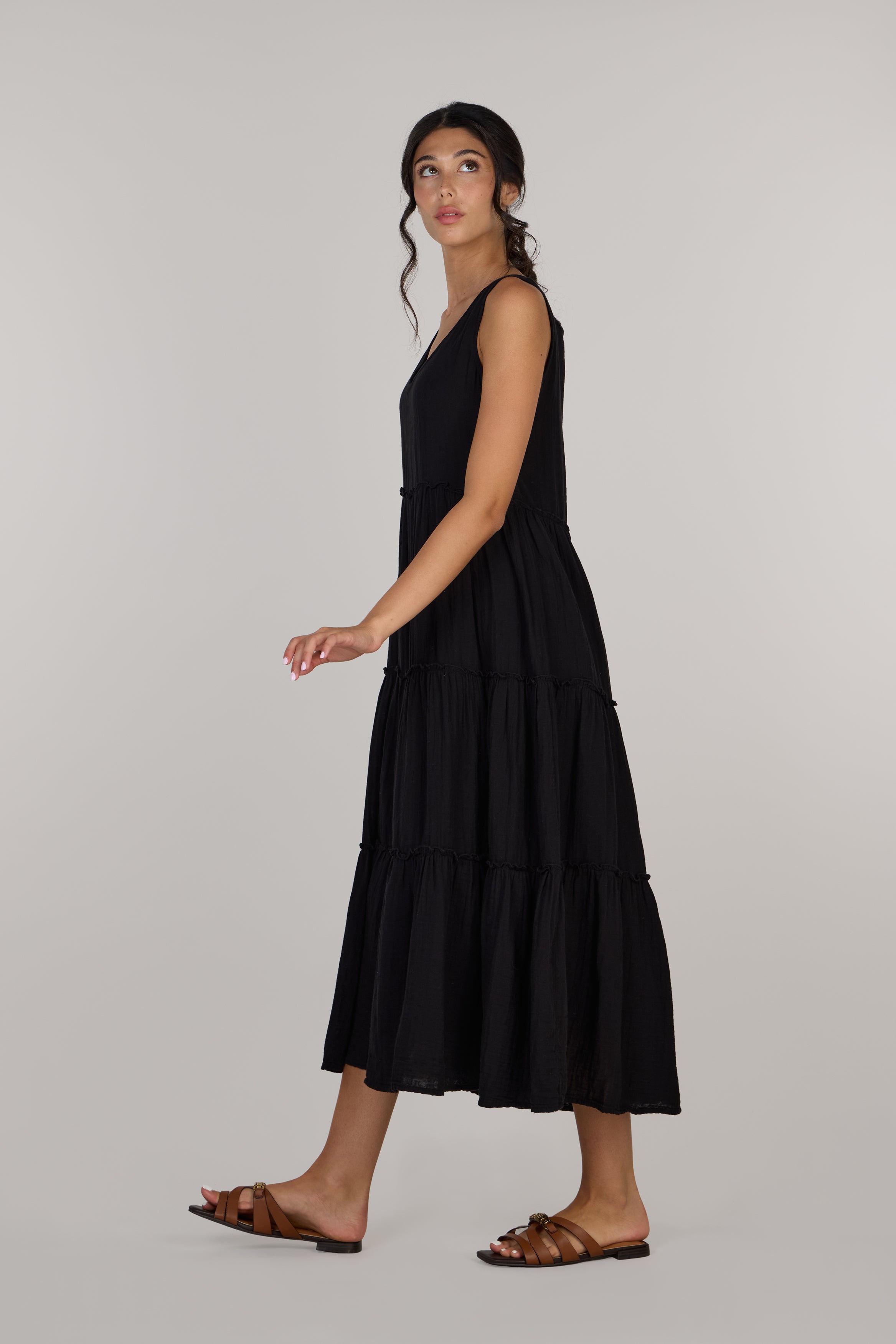 Элегантное многоярусное длинное платье