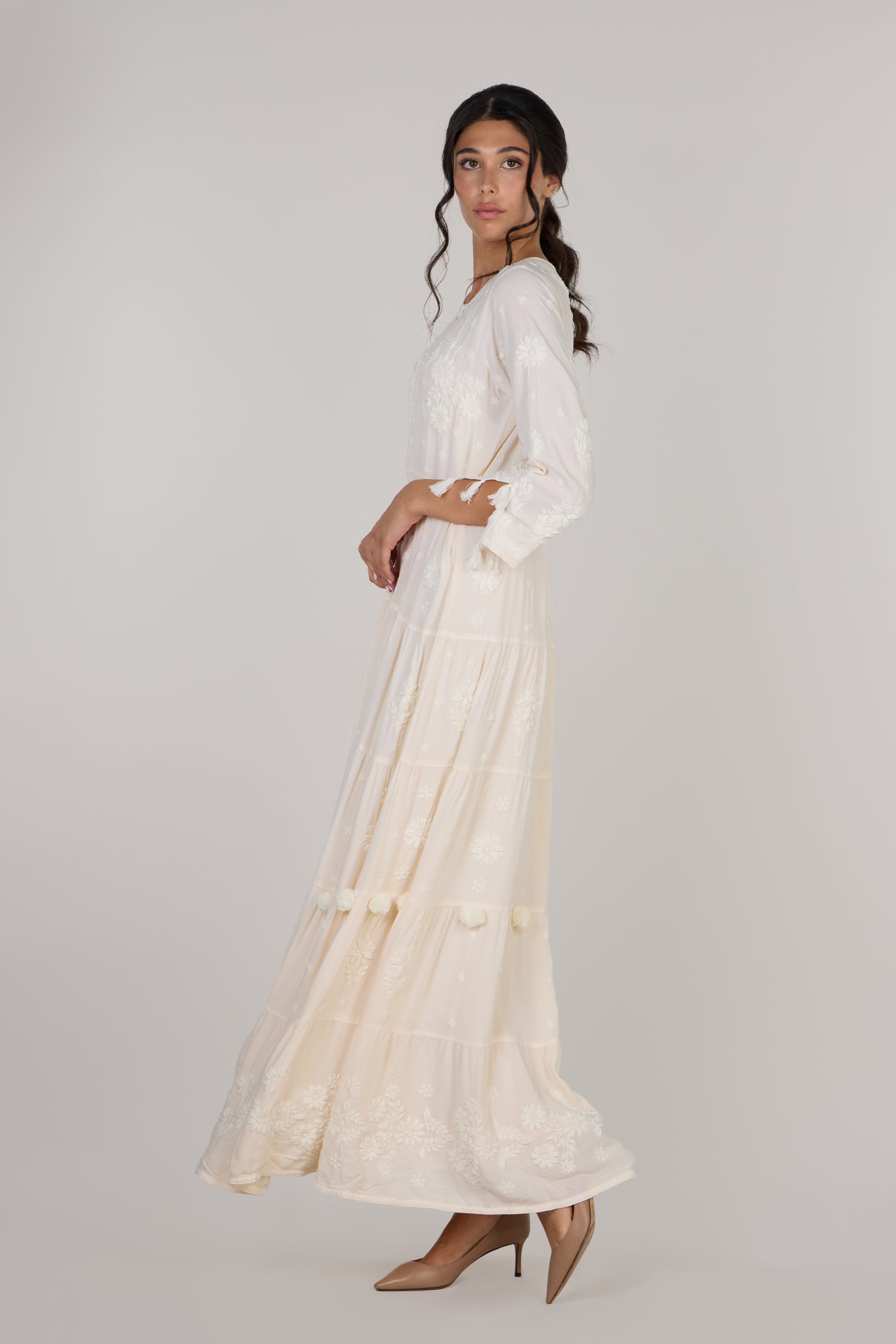 Длинное платье с помпонами