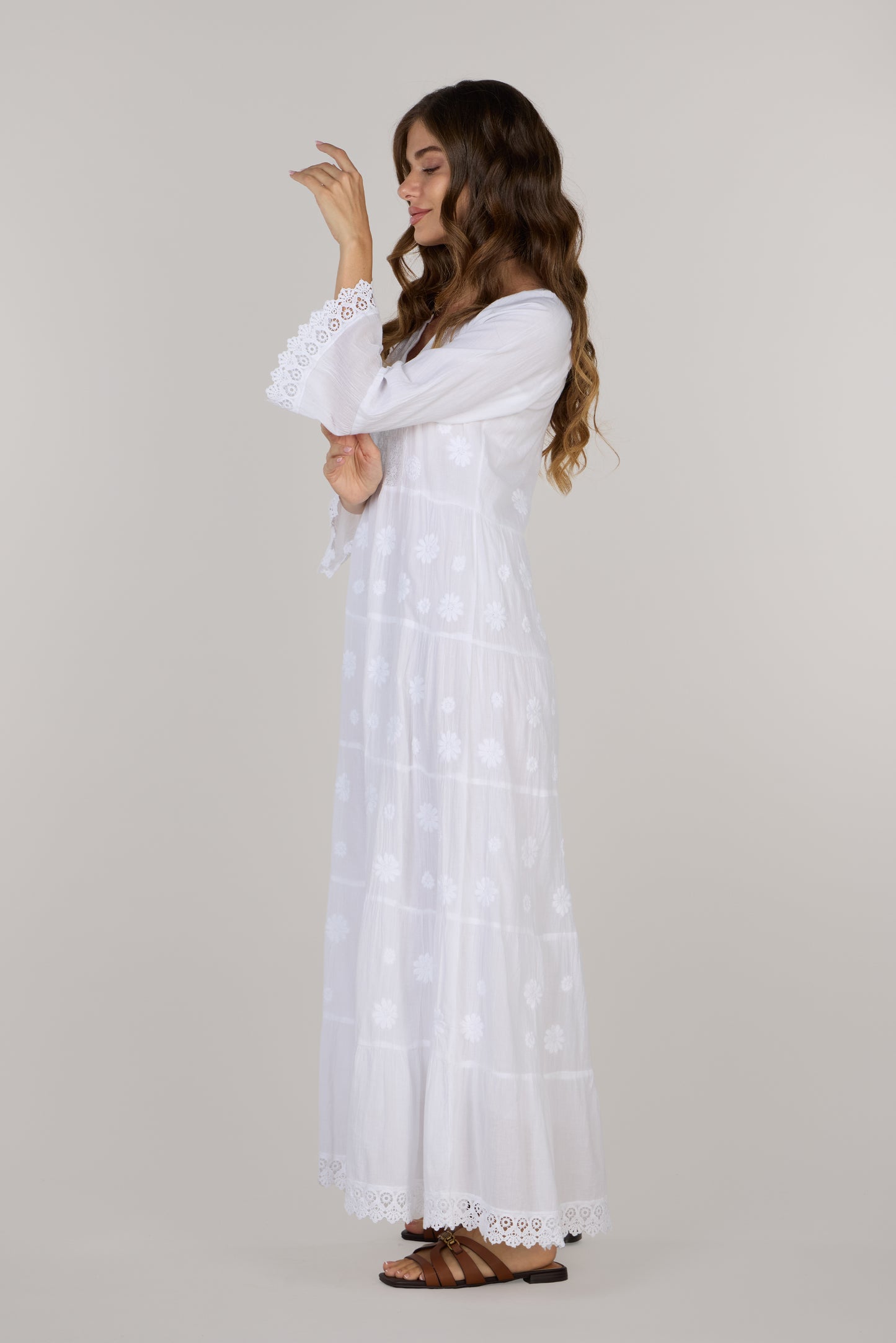 Платье с вышивкой в ​​виде цветочного сада