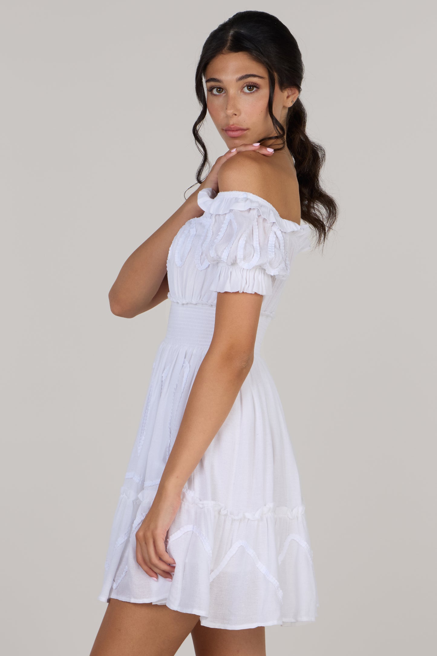 فستان صيفي مكشوف الكتفين